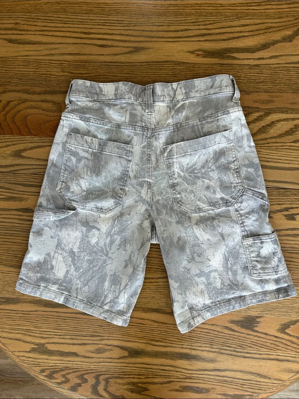 Hollister Men's Gray Camouflage Cargo Shorts, size 31, EUC